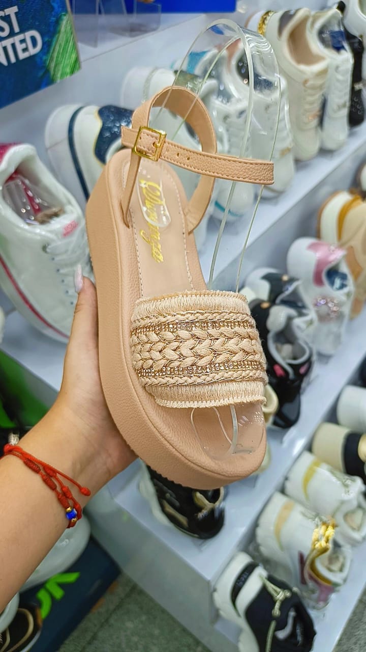 Duranza Crochet Daydream Crochet-Detail Sandals — White